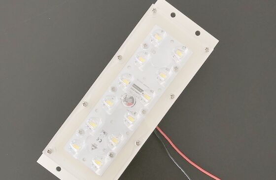 SMD5050 PMMAは20-50Wのための街灯レンズ160lm/Wを導いた