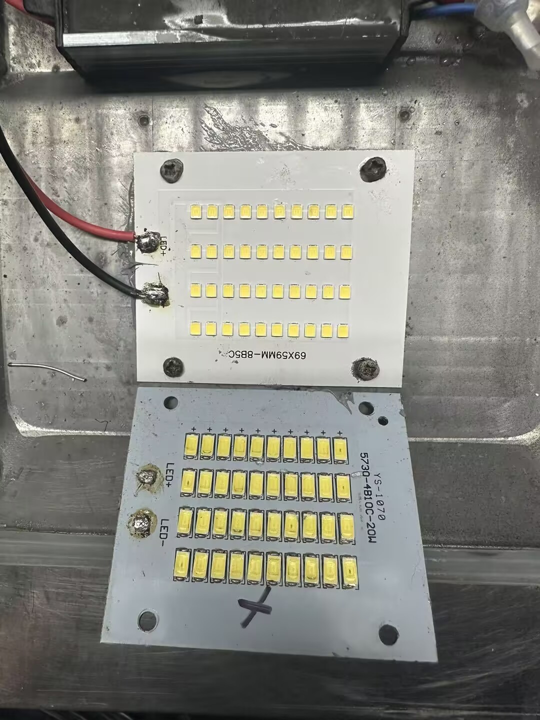 最新の会社の事例について サンシャインオプト"ワンストップカスタマイズされたサービス"ベトナム: 洪水照明