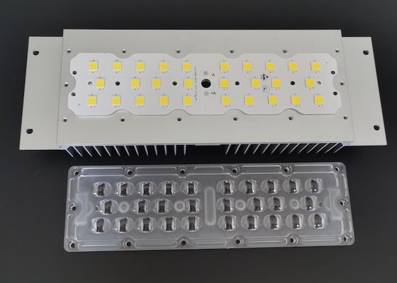 7070 SMD LED ストリートライト モジュール 158x103 度のビームアングルと 5050 SMD LED チップ 50W-120Wの歩道照明