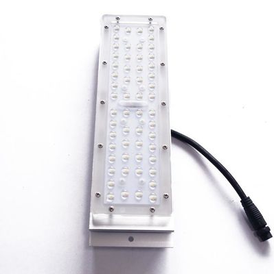 56-in-1 SMD 3030 LED 街路灯モジュール 道路、高速道路、エリア照明用光学グレード PC レンズ