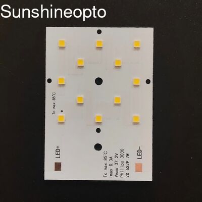 高光出力を実現する特注の 50x50mm レンズを備えた 7W SMD 3030 LED PCB ボード