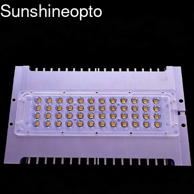ライト用の新しいヒートシンクを備えたカスタマイズされた 90X90 度 SMD 3030 LED モジュール