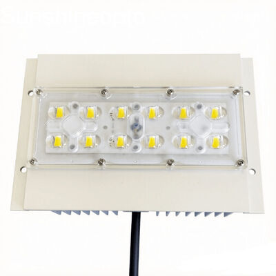 60W 7070 LED 街路灯モジュール、158×103 度光学レンズおよび道路照明用アルミニウム PCB 付き
