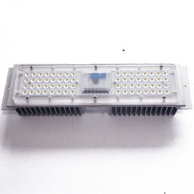 AC 220V SMD 3030 LEDストリートライトモジュール 光学PCレンズ 消熱器 IP67